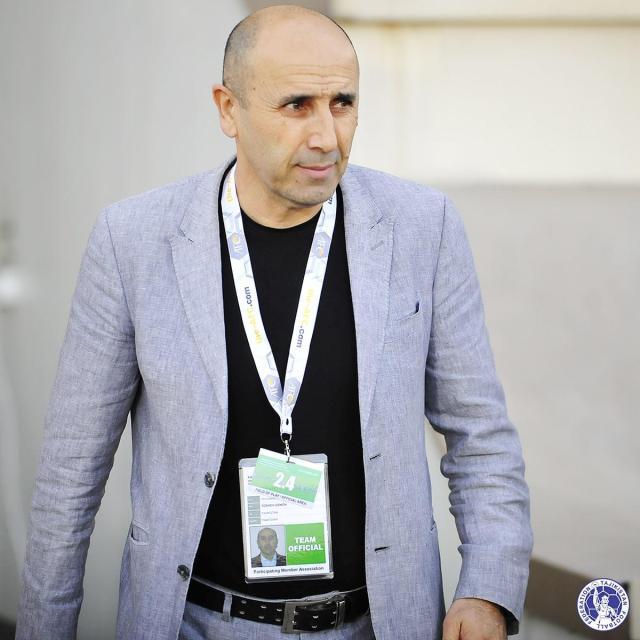 1624270926700051870.jpg 塔吉克队的主教练托舍夫.jpg